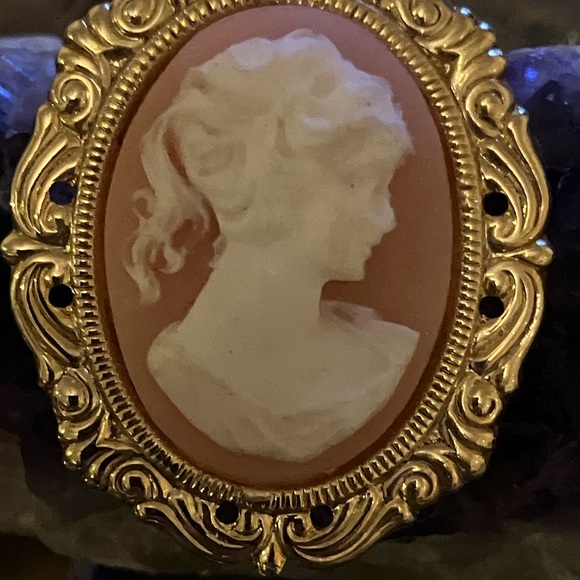 CAMEO BROOCH 1 1/2” long - Picture 9 of 12